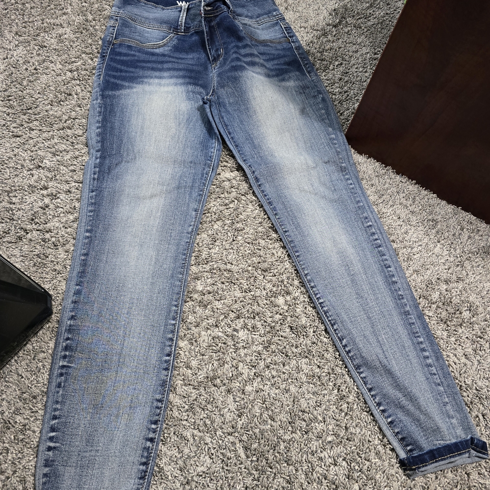 Wallflower Women's Faded Blue Skinny Jeans